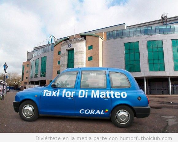 Taxic on una pegatina que dice Taxi for Di Matteo, al que han echado del Chelsea