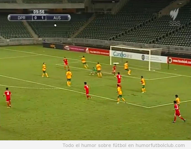Campo de fútbol de Corea del Norte vacío en  el partido contra Australia