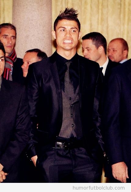 Cristiano Ronaldo enseña los dientes en los Premios Iberoamericanos deporte 2011