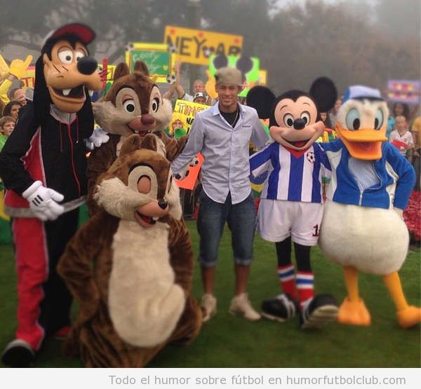 Foto graciosa de Neymar con Mikey Mouse, pato Donald y ardillas Chip y Chop