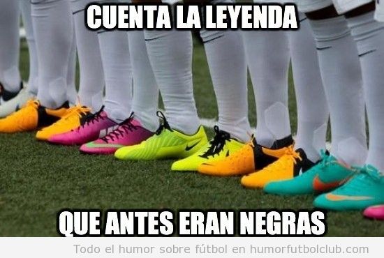 Meme gracioso de botas de fútbol de colores
