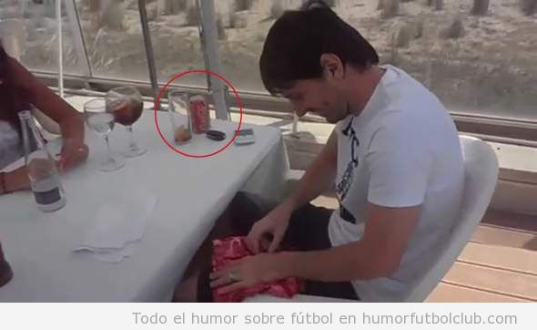Messi, que representa a Pepsi, pillado bebiendo Coca-cola