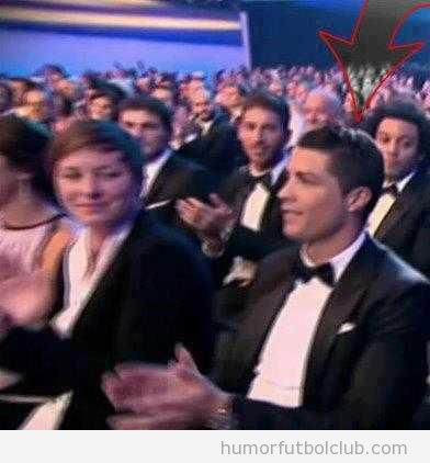 Todos mirando a Cristiano Ronaldo cuando entregan el premio a Messi en Ballon d'Or 2012