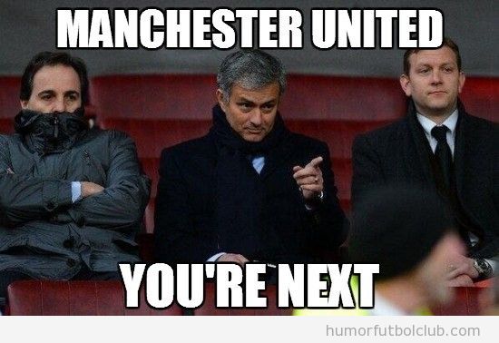 Meme divertido de Mourinho viendo partido Manchester
