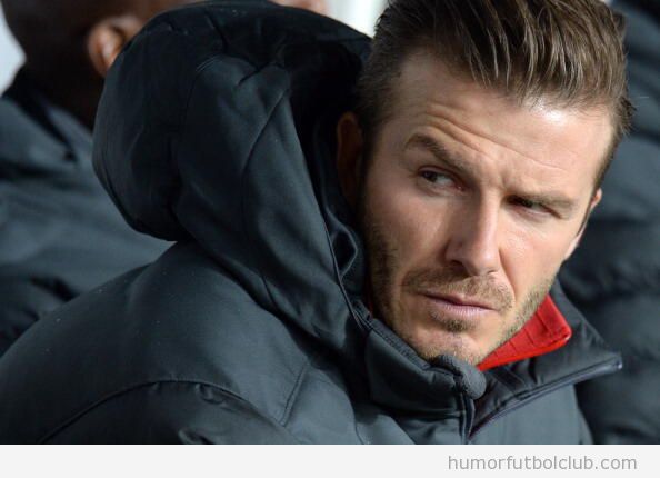 Foto graciosa de la mirada asesina de Beckham a Ancelotti en el banquilo