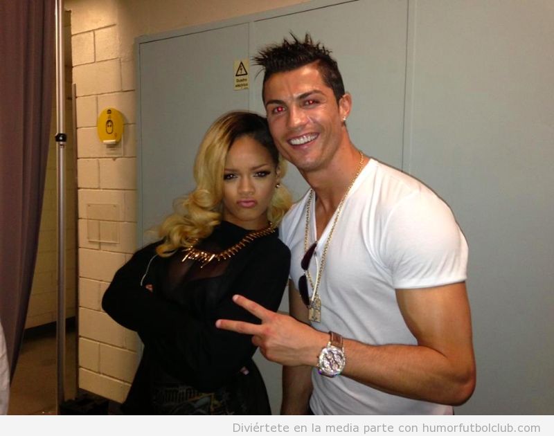 Cristiano Ronaldo se fotografía con Rihanna después del concierto