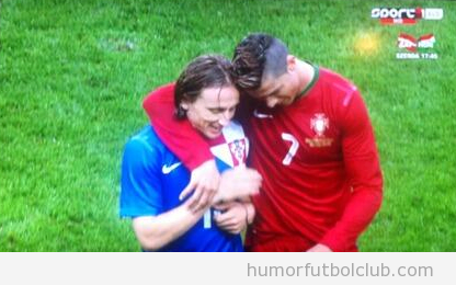 Abrazo de Cristiano Ronaldo y Luka Modric después del Croacia Portugal