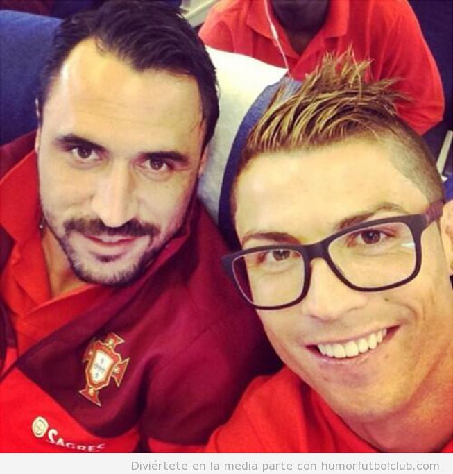 Nuevo look de Cristiano Ronaldo Hipster con gafas de pasta