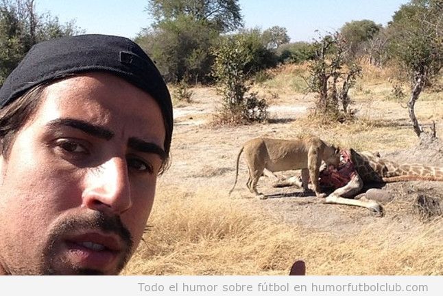 Imagen WTf, Khedira con un león que se come una jirafa