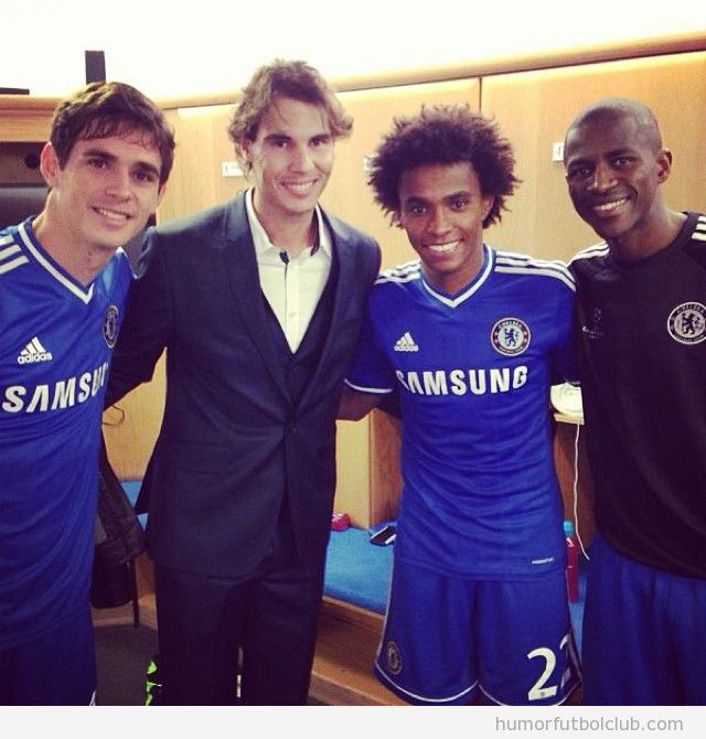Foto en el vestuario del Chelsea, Willian, Oscar  y Ramires con Rafa Nadal