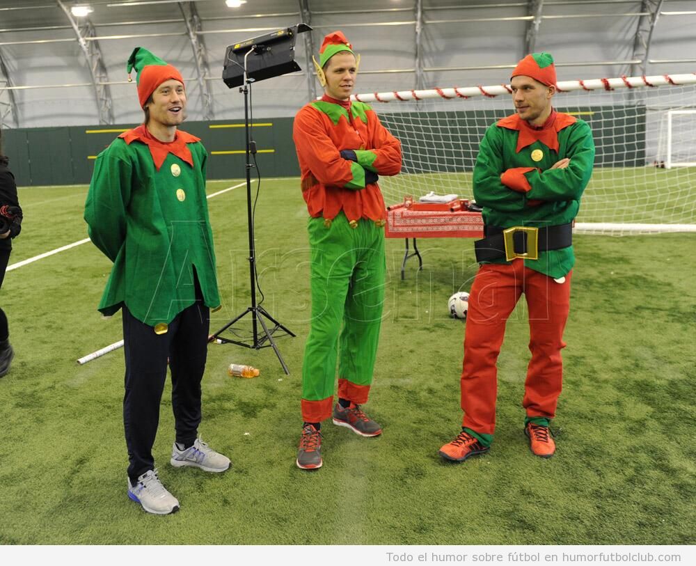 Foto graciosa de los jugadores del Arsenal vestidos como Elfos