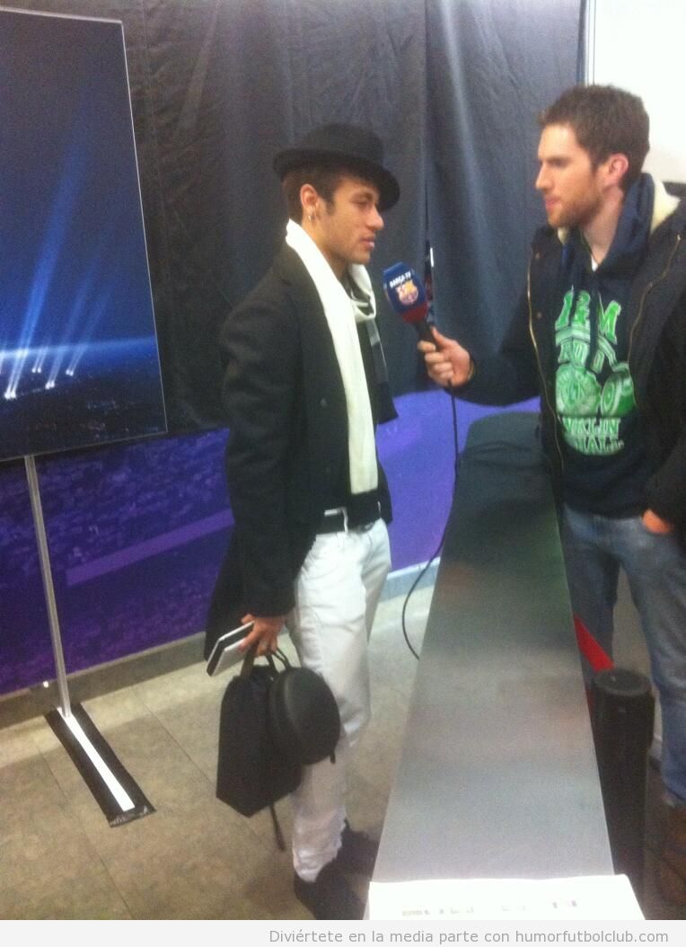 Look de gangster de Neymar en la zona mixta después del Barça - Celtic