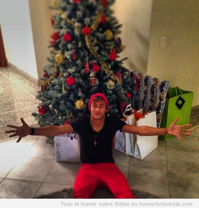 Foto de Neymar en su árbol de Navidad