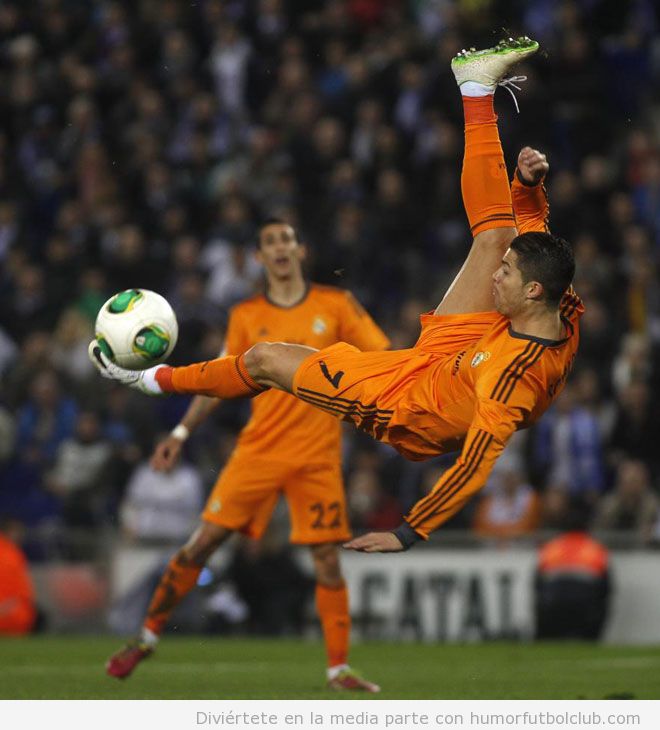 Foto graciosa de Cristiano Ronaldo haciendo una chilena ante el RCD  Espanyol