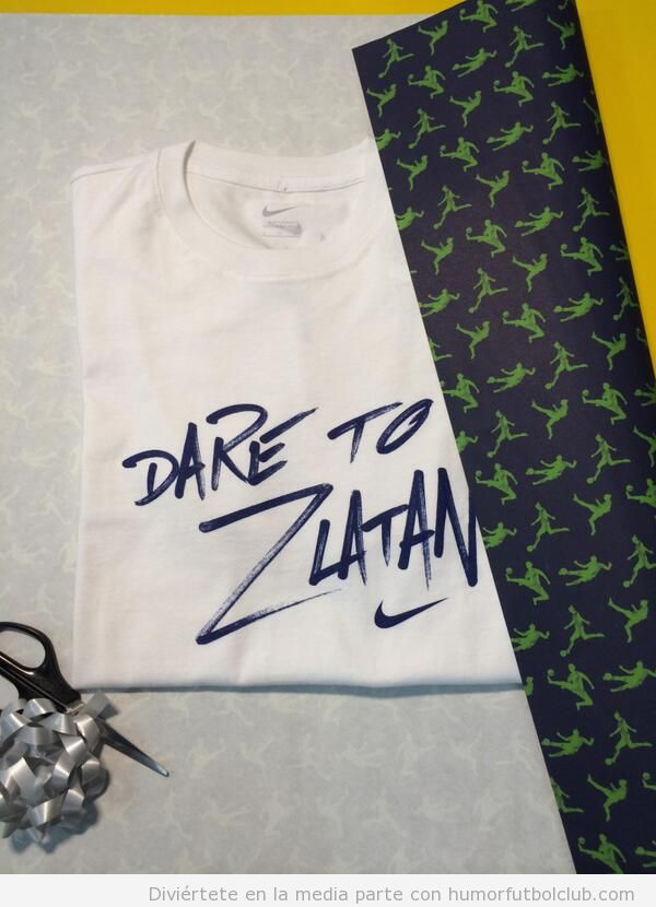 Camiseta "Con cariño de Zlatan" para el cumpleaños de Cristiano Ronaldo