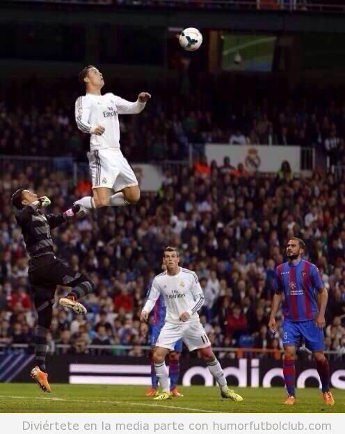 Foto graciosa photoshopeada del salto Cristiano Ronaldo ante el Levante