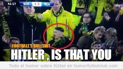Foto de un aficionado del Borussia Dortmund en el partido ante el Real Madrid, doble de Hitler