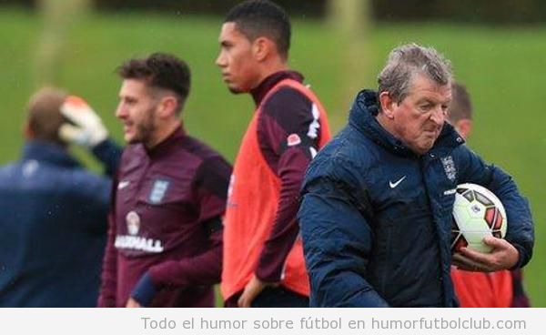Foto chistosa entrenador fútbol Roy Hodgson