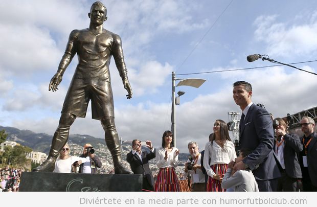 Estatua Cristiano Ronaldo en Madeira, Portugal