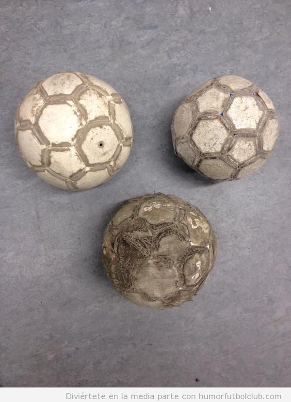 Foto bonita balones de fútbol destrozados que forman corazón