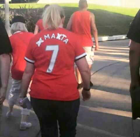 Foto graciosa camiseta Man United, de Di Maria a Mata