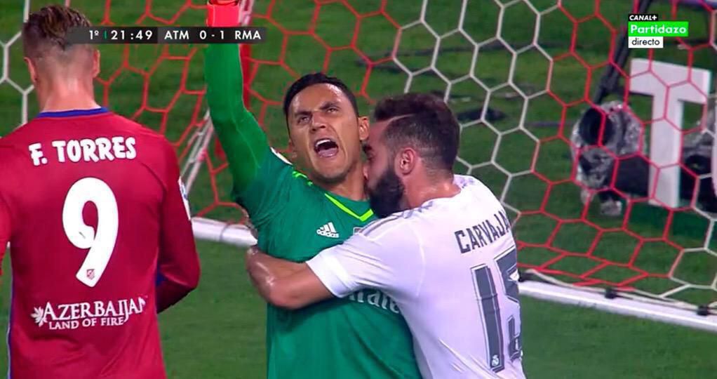 Beso cuello de Carvajal a Keylor Navas en el Atlético - Real Madrid