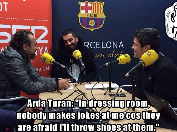 Meme gracioso Arda Turan tirar zapato