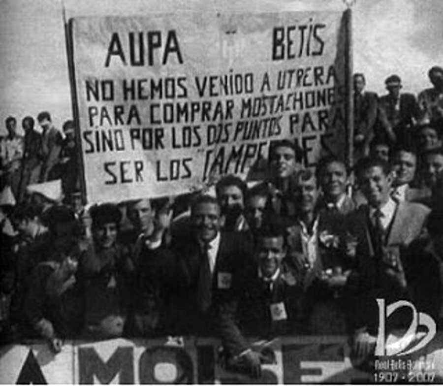 Fotos antiguas aficionados Betis pancarta Utrera