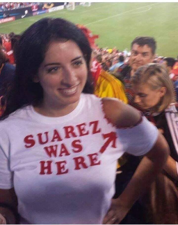 Camiseta graciosa mordisco hombro, Suárez estuvo aquí