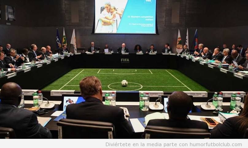 Sala reuniones sede FIFA con césped