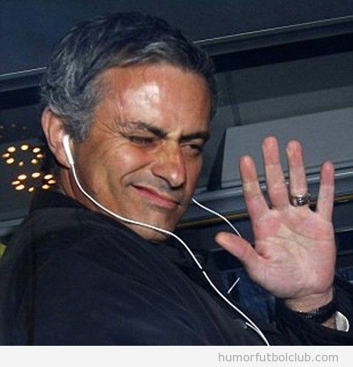 Mourinho dice adiós con la mano abierta a Pep Guardiola