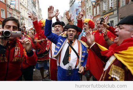 Aficionados de la selección española vestidos de toreros en Polonia, Eurocopa 2012