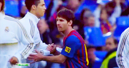 Cristiano Ronaldo y Messi se dan a mano en un Real Madrid Barça sin mirarse