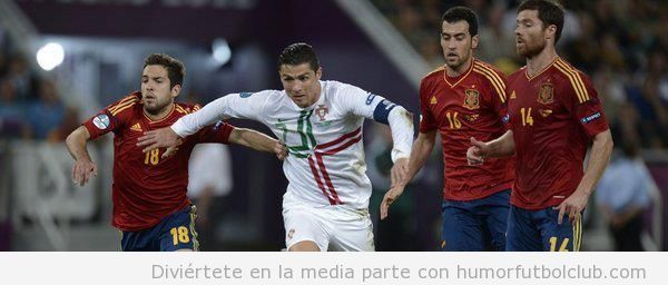 Cristiano Ronaldo corriendo en el partido España - Portugal en Eurocopa 2012
