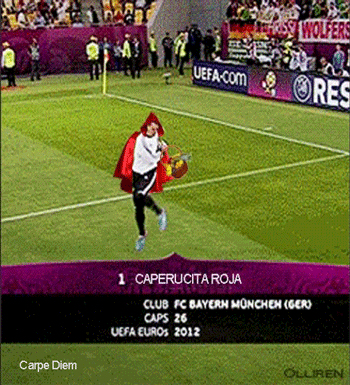 Gif portero selección Alemana Fútbol, Neuer, calentando como Caperucita Roja en Eurocopa 2012