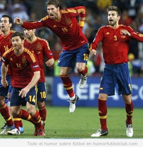Sergio Ramos sale volando como super man en el último penalti de España Portugal Semifinales Eurocopa 2012