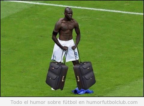 El meme de Balotelli celebración gol con maletas