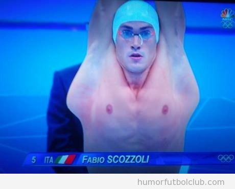 Foto curiosa del nadador italiano Fabio Scozzoli en pruebas natación Juegos Olímpicos 2012