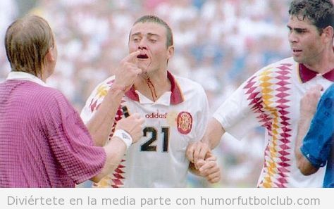 Luis Enrique con la nariz sangrando en el último España Italia