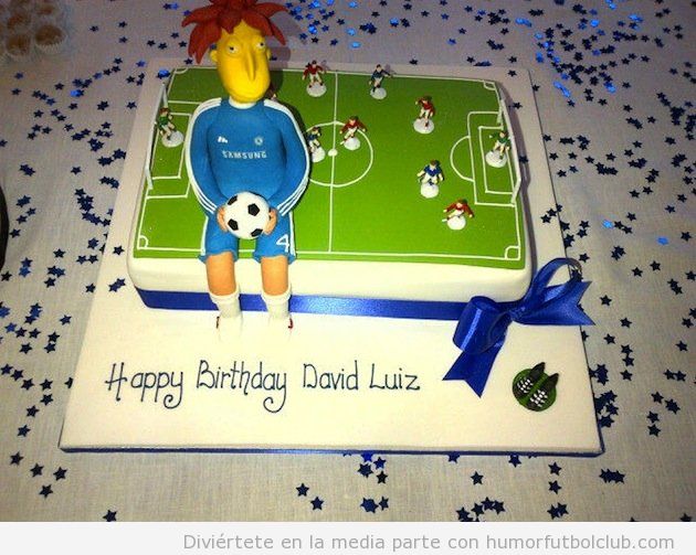 Pastel de cumpleaños para el futbolista David Luiz con Actor Secundario Bob de Simpson