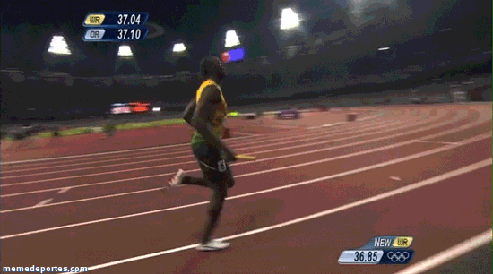 Gif gracioso de Usan Bolt trolleando a una voluntaria en los Juegos Olimpicos 2012