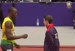 Usain Bolt trollea a un voluntario Juegos Olímpicos