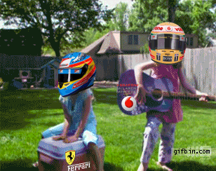 Gif gracioso de un niño en coche que derriba a dos niñas, es Grosjean de la Formula 1