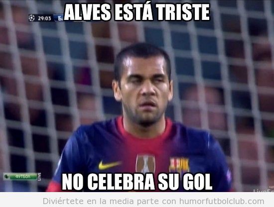 Dani Alves no celebra su gol contra el barça, está triste