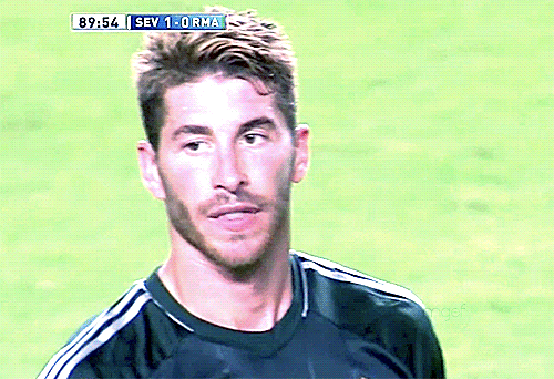Gif gracioso de Sergio Ramos en el Real Madrid Sevilla