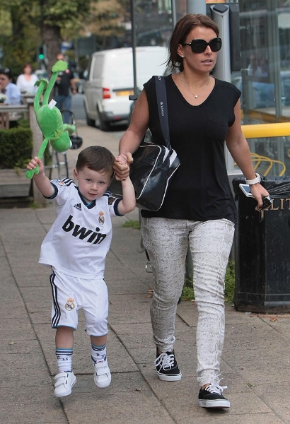 Kai, el hijo de Rooney, con la camiseta del Real Madrid