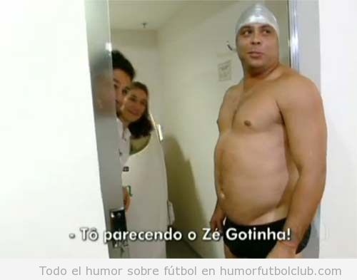 Ronaldo gordo en bañador en el Reality Show de la televisión brasil