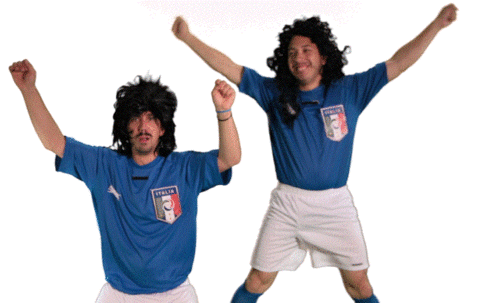 Gif animado de dos hombres disfrazados de  futbolistas italianos