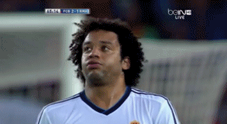 Gif animado de Marcelo en camara lenta moviendo los labios después de un gol del Barça contra Real Madrid