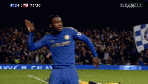 Gif animado de Daniel Sturrifge, jugador del Chelsea, bailando y celebrando su gol